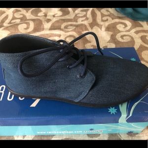 Blue jeans Shoes Size 8 never been worn 😊